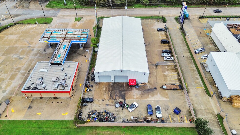 More Photos Of 14902 N Fwy Service Rd, Houston Freestanding For Sale