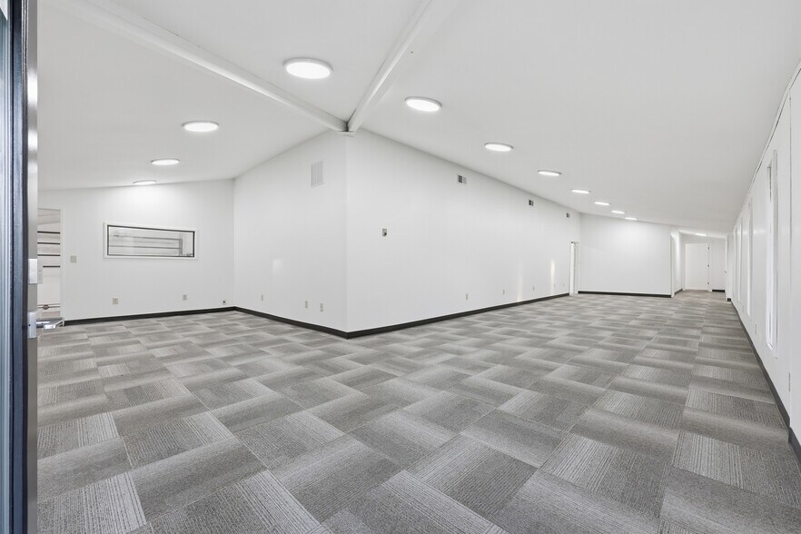 More Photos Of 941 SW Alder St, Dundee Warehouse For Lease