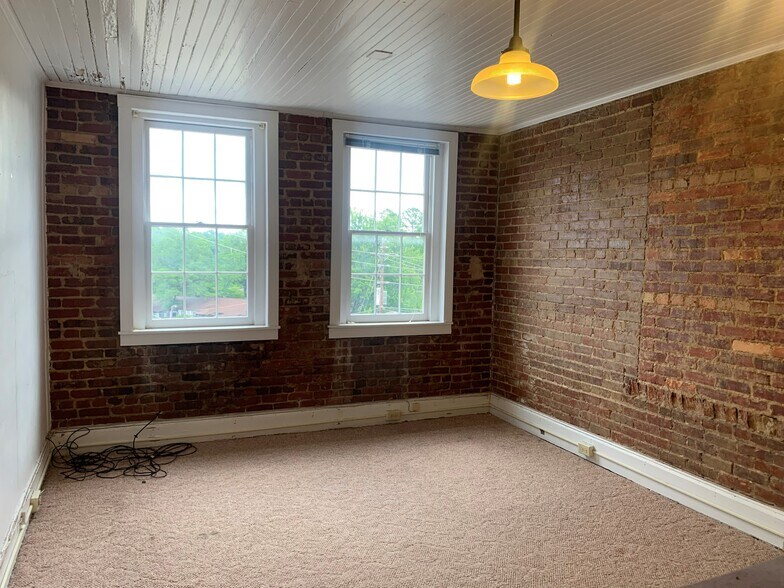 More Photos Of 16 N Trade St, Tryon Office For Sale