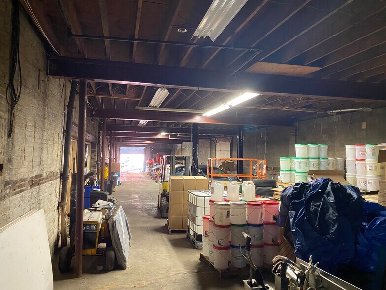 More Photos Of 2021 Tustin St, Pittsburgh Warehouse For Lease