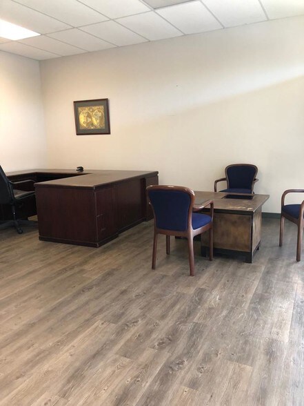 More Photos Of 302 Satellite Blvd NE, Suwanee General Retail For Lease