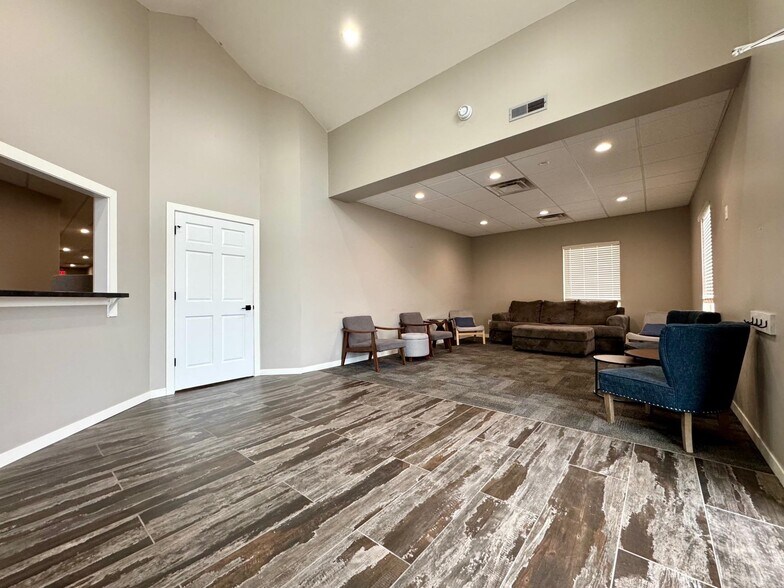 More Photos Of 5308 Parklane Dr, Kearney Serviced Offices For Sale