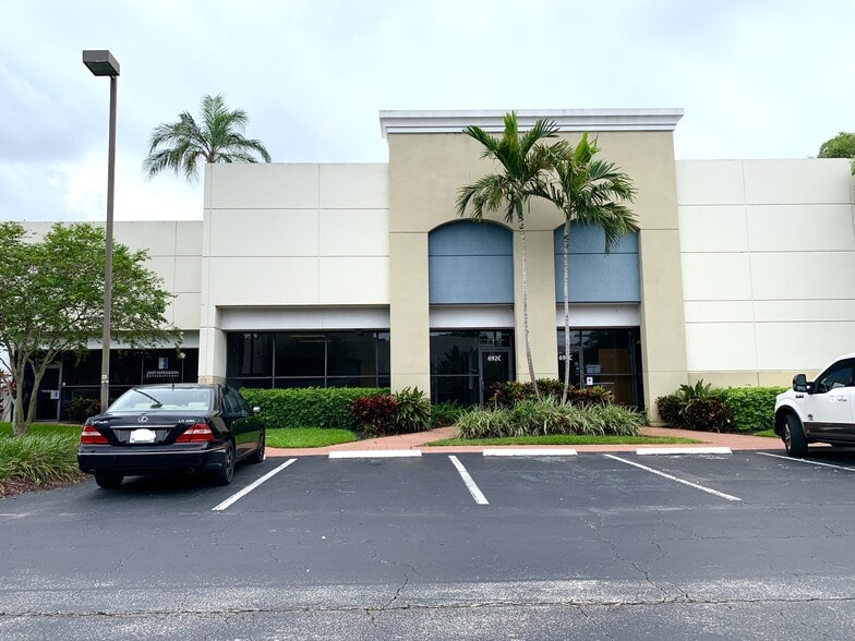 More Photos Of 674-692 S Military Trl, Deerfield Beach Warehouse For Lease