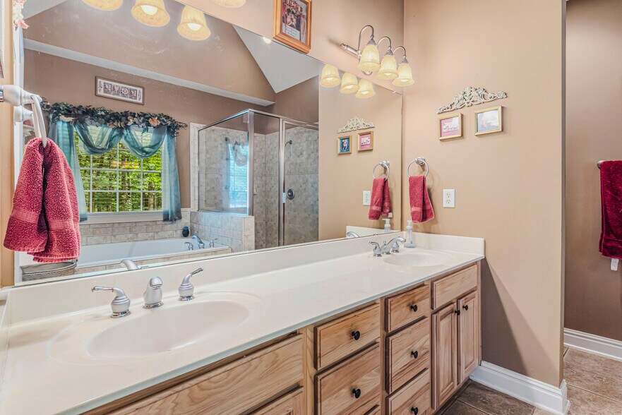 More Photos Of 170 St Gabriel Way, Fayetteville Light Manufacturing For Sale