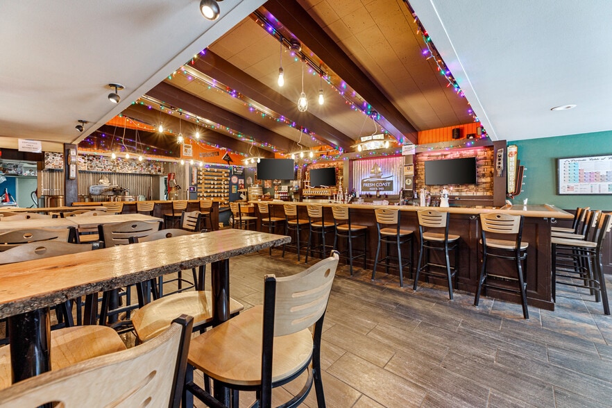 More Photos Of 120 S Park St, Traverse City Restaurant For Sale