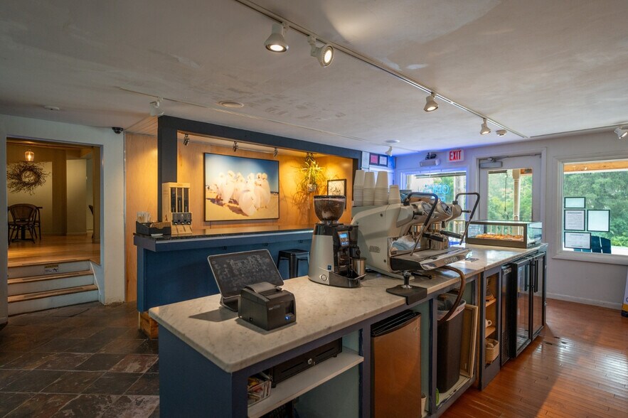 More Photos Of 53470 NY-30 Hwy, Roxbury Flex For Sale