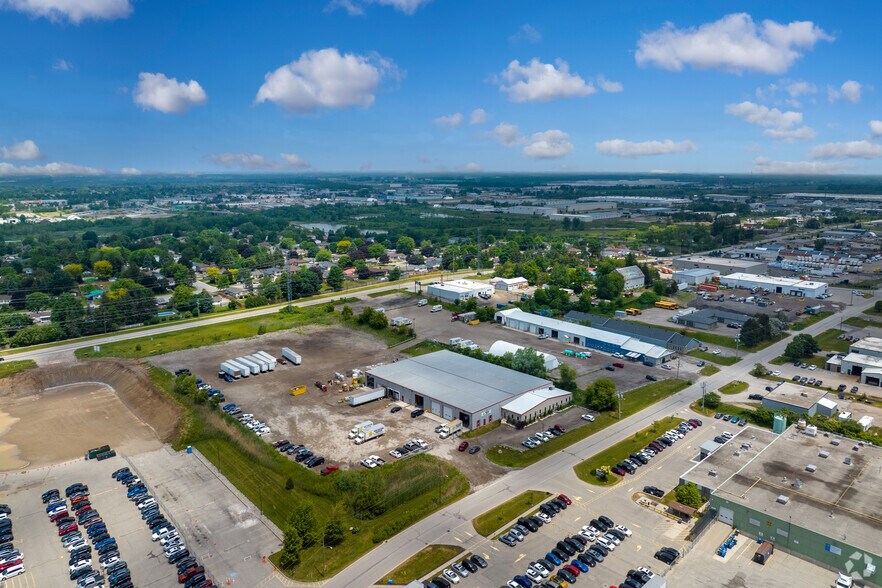 More Photos Of 921 Keyes Dr, Woodstock Warehouse For Lease