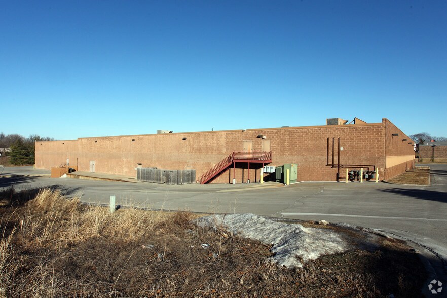 More Photos Of 9999 University Ave, Clive Freestanding For Lease