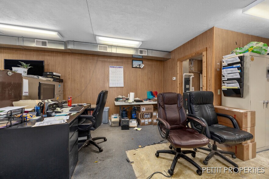 More Photos Of 3805 S Ravenna Rd, Ravenna Office For Sale