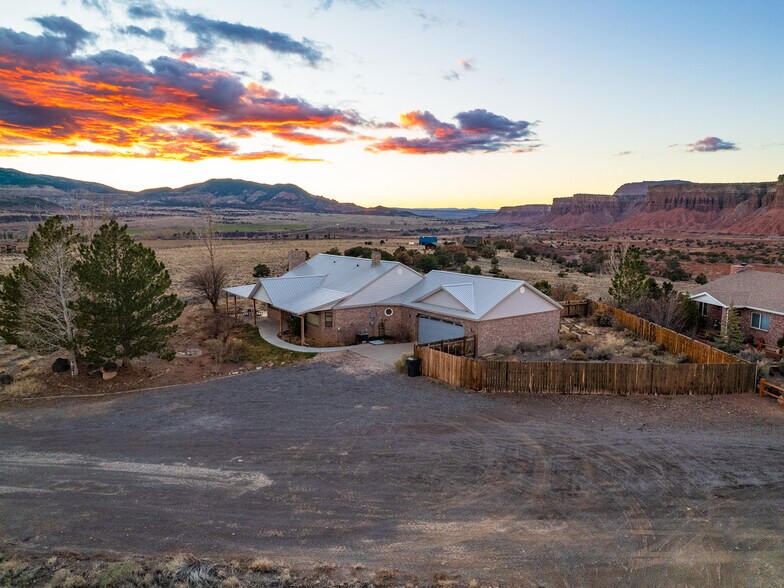 More Photos Of 397 N Wendy St, Torrey Specialty For Sale