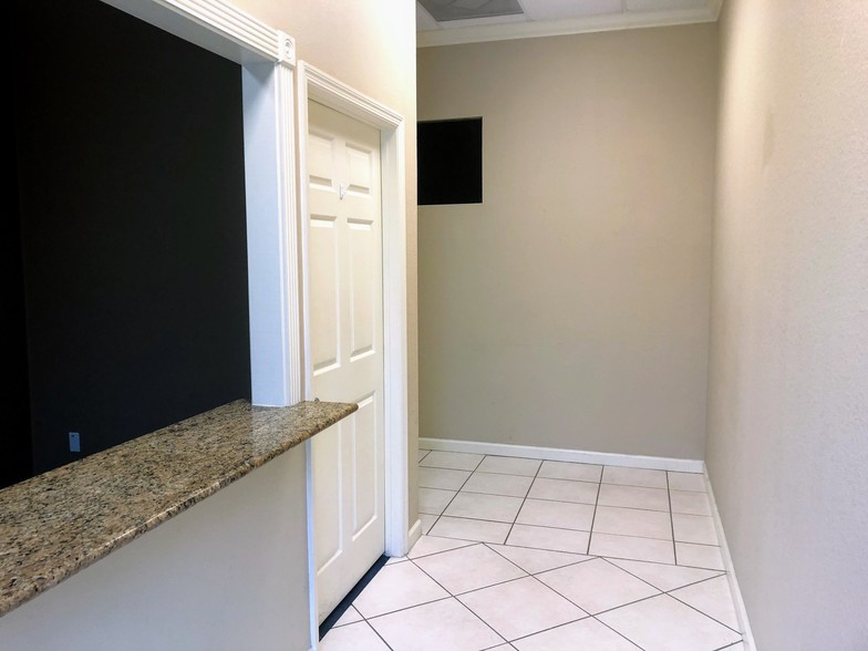 More Photos Of 3459 Pine Ridge Rd, Naples Office For Lease