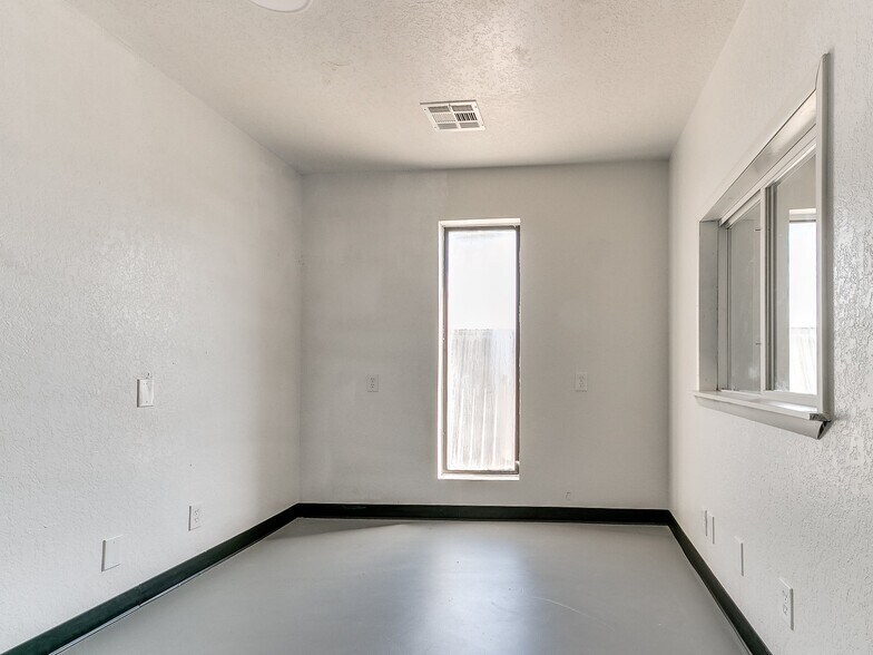 More Photos Of 7030 W Wilshire Blvd, Oklahoma City Storefront Retail Office For Lease