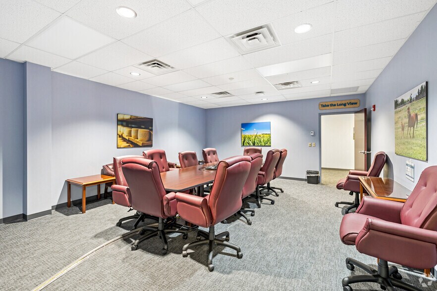More Photos Of 10B Airline Dr, Albany Office For Sale
