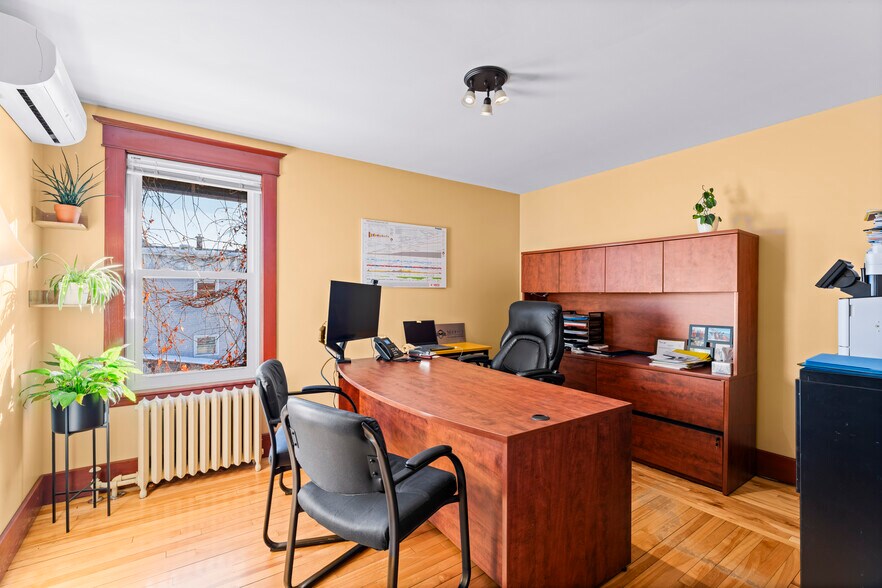 More Photos Of 531 Rue Du Conseil, Sherbrooke Office For Sale