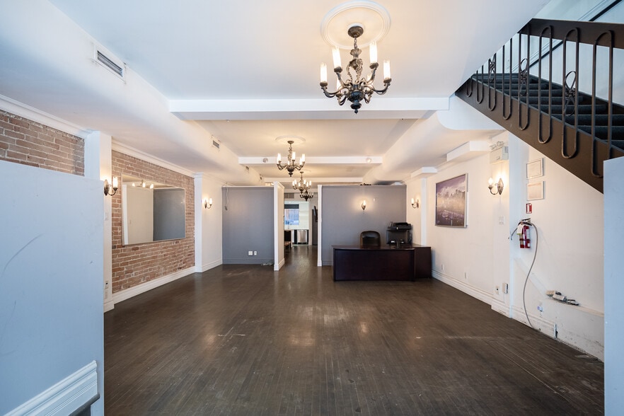 More Photos Of 1583 Rue Saint-Hubert, Montréal Medical For Sale