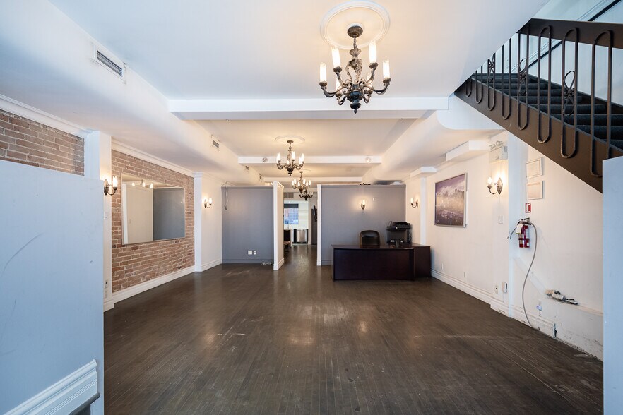 More Photos Of 1583 Rue Saint-Hubert, Montréal Medical For Sale