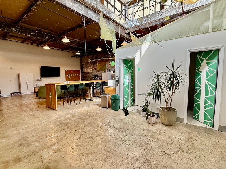More Photos Of 517 Soraparu St, New Orleans Office For Lease