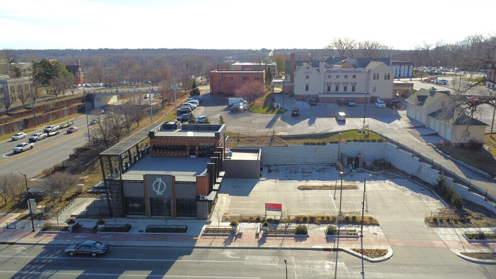 More Photos Of 2120 Ingersoll Ave, Des Moines Restaurant For Sale