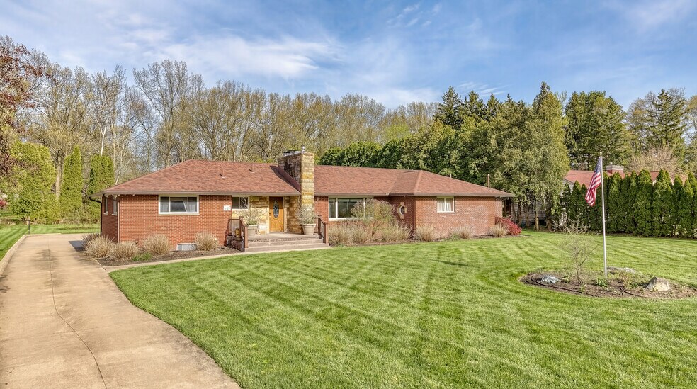 More Photos Of 327 S Miller Rd, Fairlawn Assisted Living For Sale