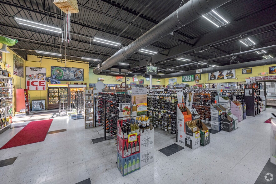 More Photos Of 125 Westbrook Rd, Essex Storefront For Sale