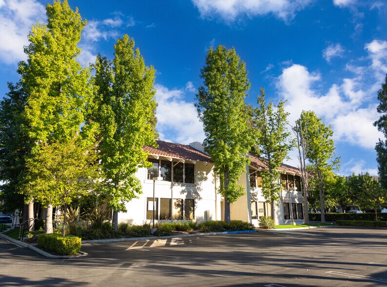 More Photos Of 128 Auburn Ct, Westlake Village Medical For Lease