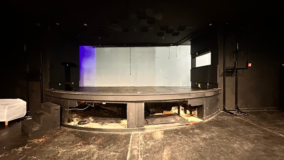 More Photos Of 361 Metropolitan Ave, Brooklyn General Retail For Lease
