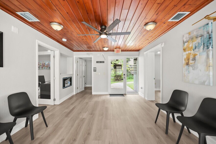 More Photos Of 104 S Clyde Ave, Kissimmee Office For Sale