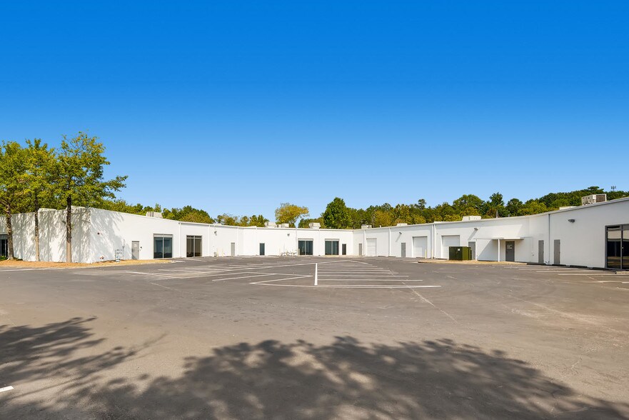 More Photos Of 300 Technology Ct SE, Smyrna Unknown For Lease