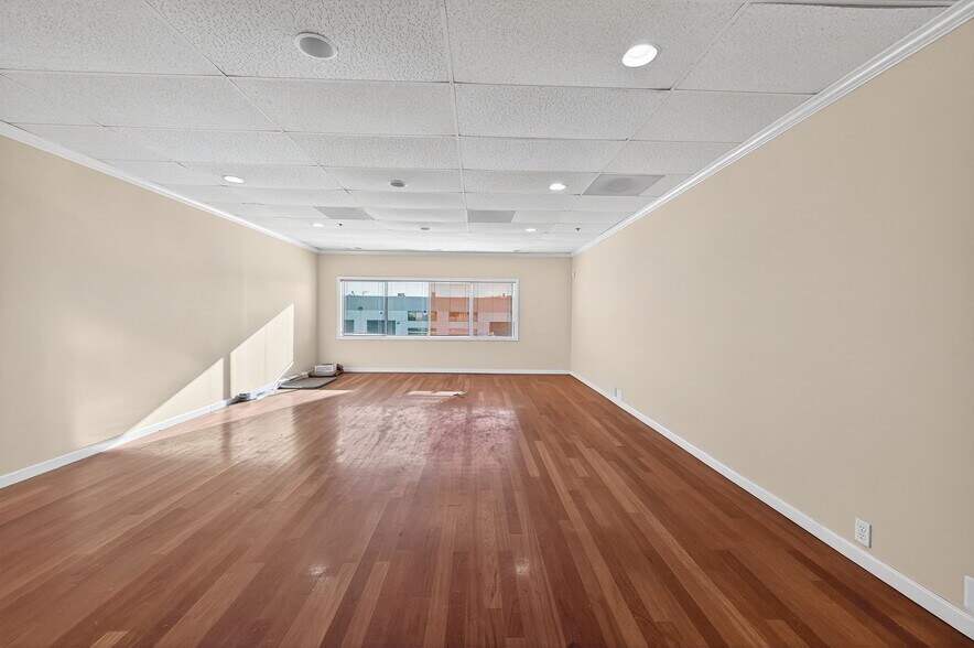 More Photos Of 20 S Linden Ave, South San Francisco Warehouse For Sale