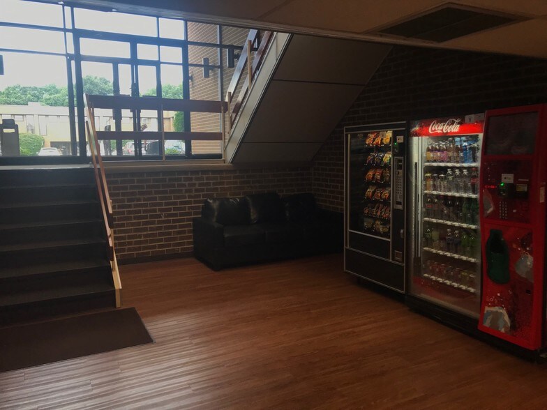 More Photos Of 3070 Bristol Pike, Bensalem Unknown For Lease