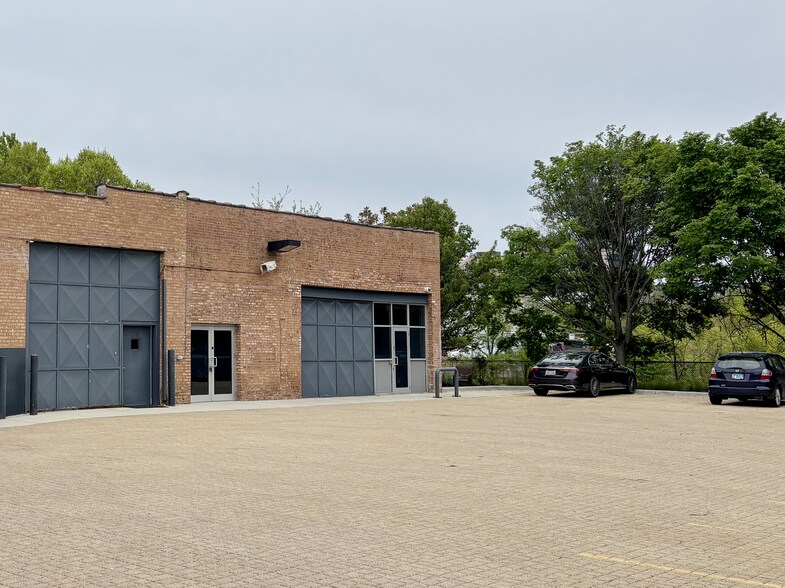 More Photos Of 1000 N North Branch St, Chicago Office For Lease