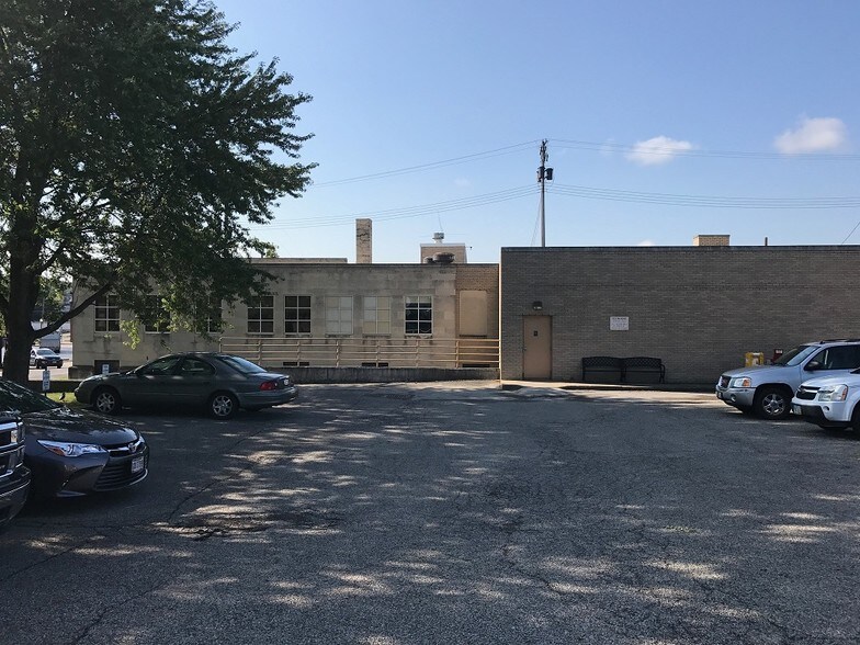 More Photos Of 161 N Lincoln Ave, Salem Office For Sale