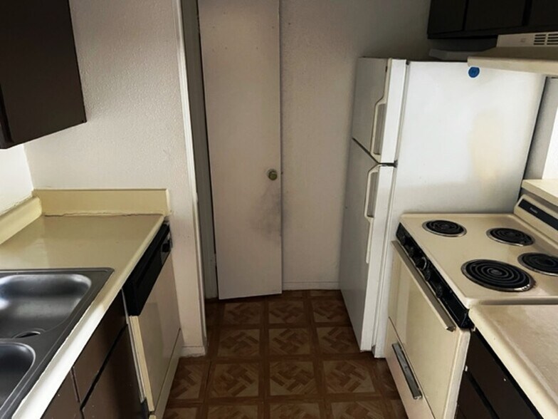 More Photos Of 7900 Creekbend Dr, Houston Apartments For Sale