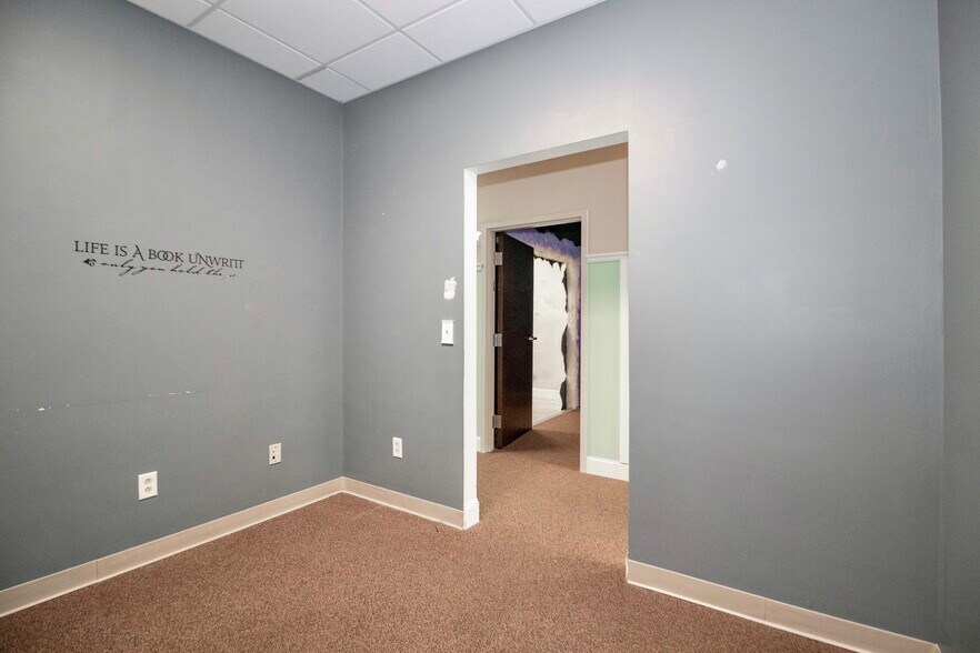 More Photos Of 285 N Main St, Troutman General Retail For Lease