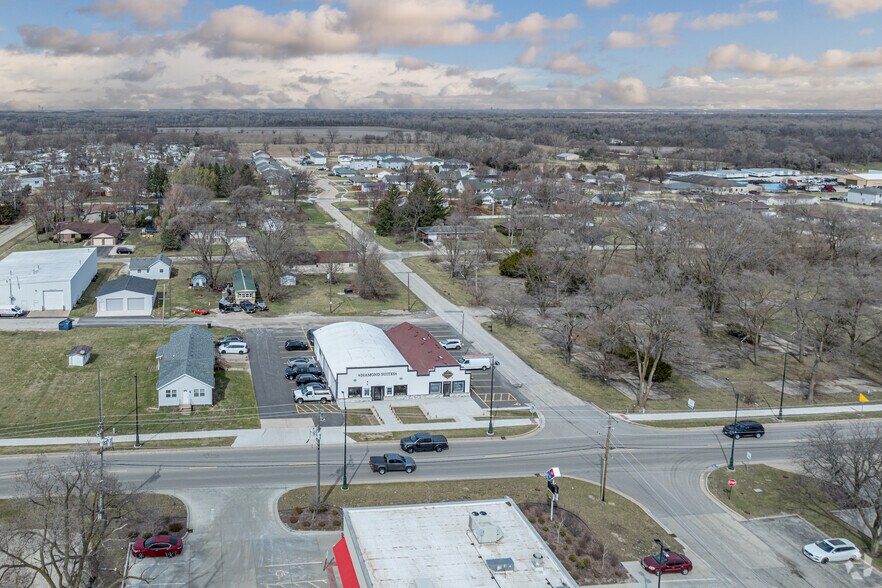 More Photos Of 2290 E Division St, Diamond General Retail For Lease