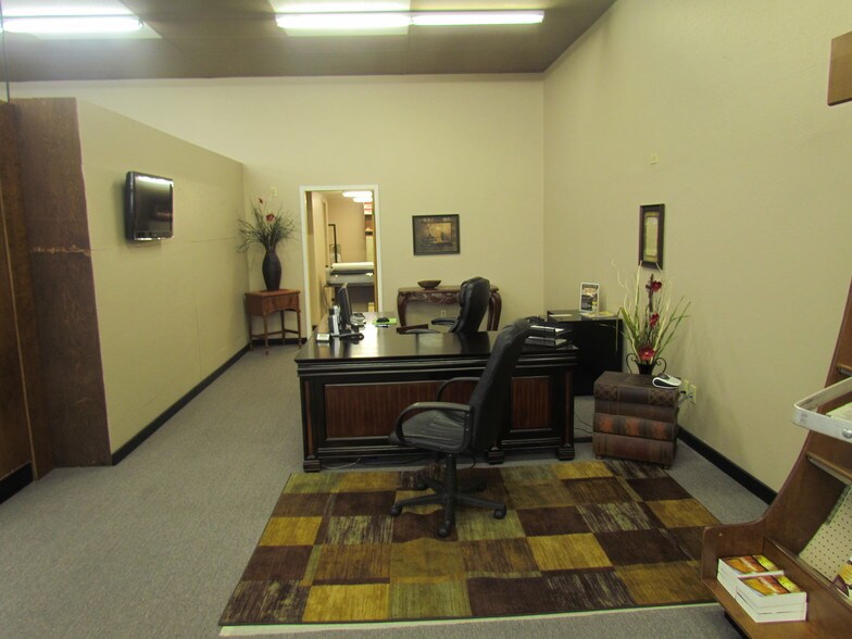 More Photos Of 419-421 SW C Ave, Lawton General Retail For Lease