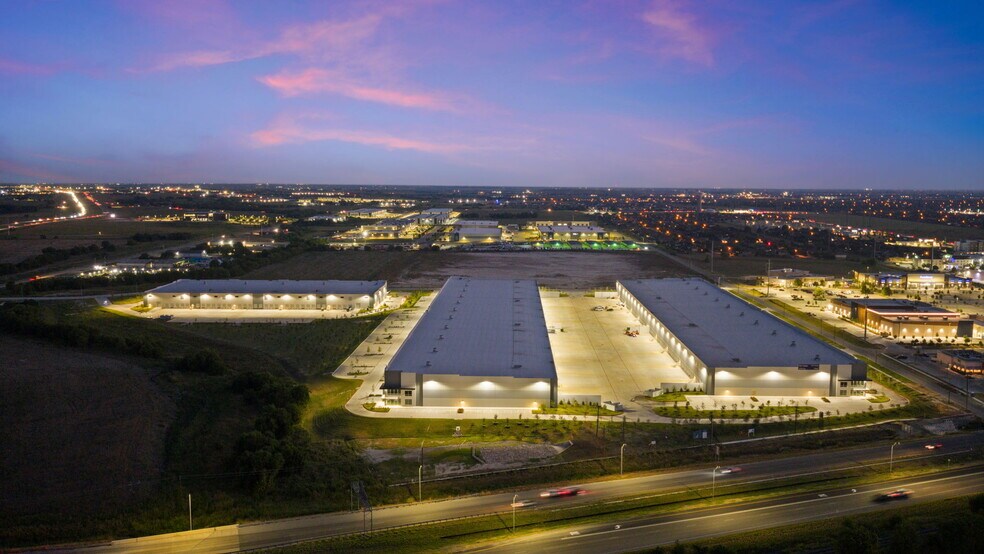 More Photos Of Hwy 130 @ Hwy 79, Hutto Distribution For Sale