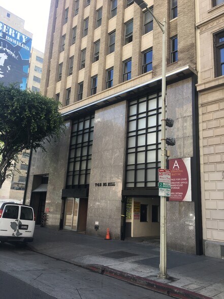 More Photos Of 742-748 S Hill St, Los Angeles Loft Creative Space For Lease