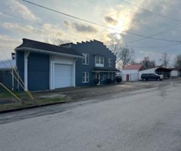 More Photos Of 1110 Dewey St, New Albany Flex For Sale