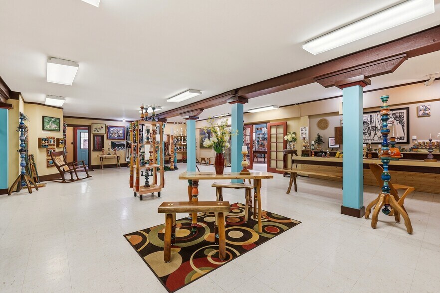 More Photos Of 196 S Main St, Potosi General Retail For Sale