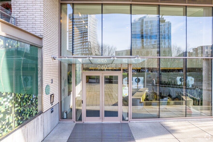 More Photos Of 949 NW Overton St, Portland Apartments For Sale