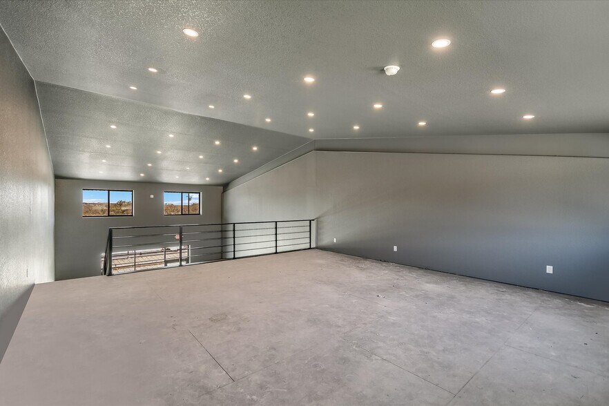 More Photos Of 451 Farrell Rd, Dripping Springs Light Distribution For Sale