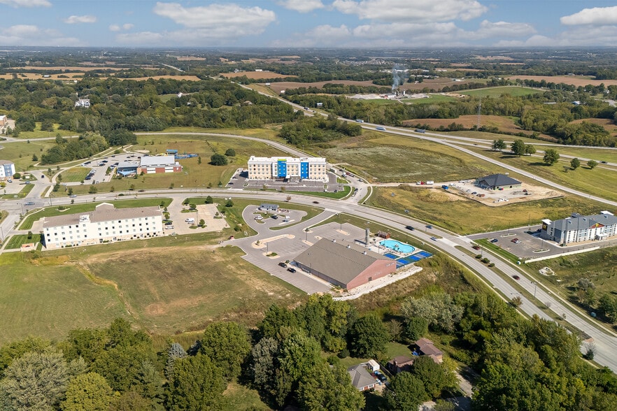 More Photos Of 3620 Village Dr, Saint Joseph Specialty For Lease