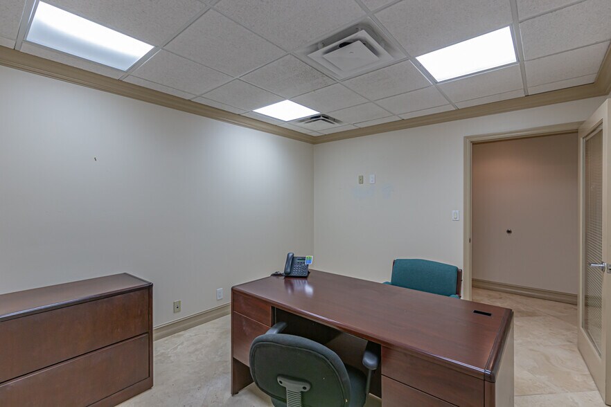 More Photos Of 2740 E Oakland Park Blvd, Fort Lauderdale Office For Sale