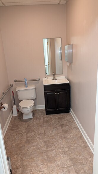 More Photos Of 601 Eastchester Dr, High Point Office For Lease