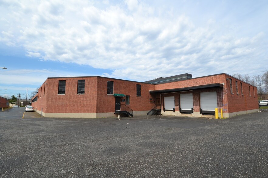 More Photos Of 475 S Dean St, Englewood Warehouse For Lease