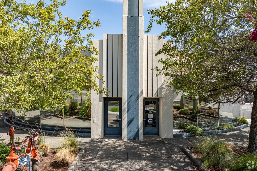 More Photos Of 930 S A St, Santa Rosa Freestanding For Lease