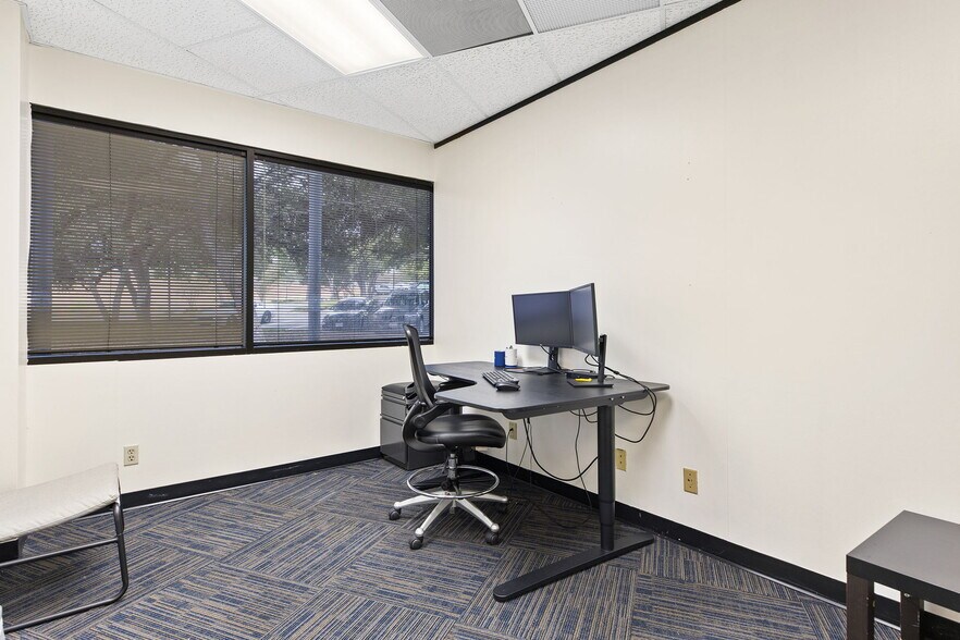 More Photos Of 1101 S Capital Of Texas Hwy, West Lake Hills Office For Lease