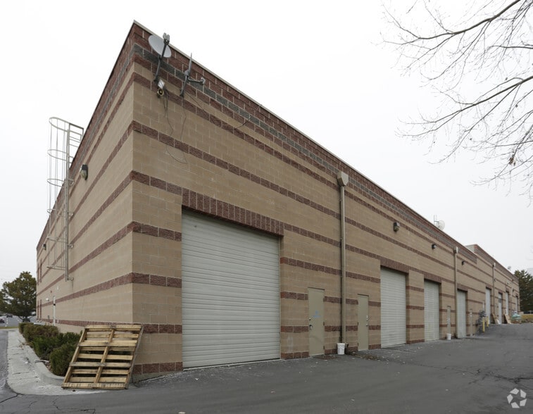 More Photos Of 461-489 W Parkland Dr, Sandy Warehouse For Lease