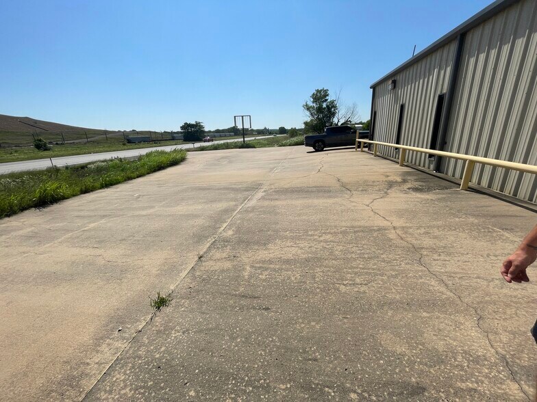 More Photos Of 6307 E Hwy 270, Alderson Warehouse For Lease